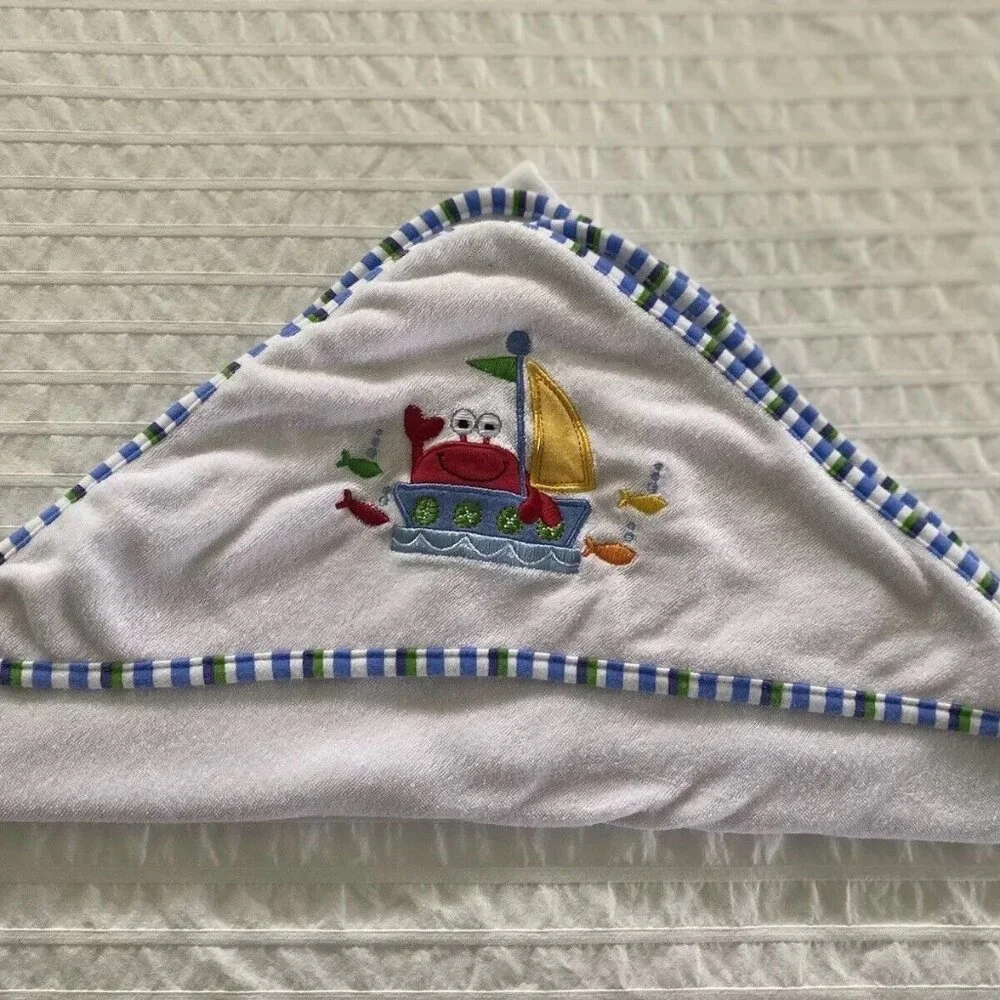Babies R Us 2012 White‎ With Blue Trim Lobster Hooded Towel Size 28
